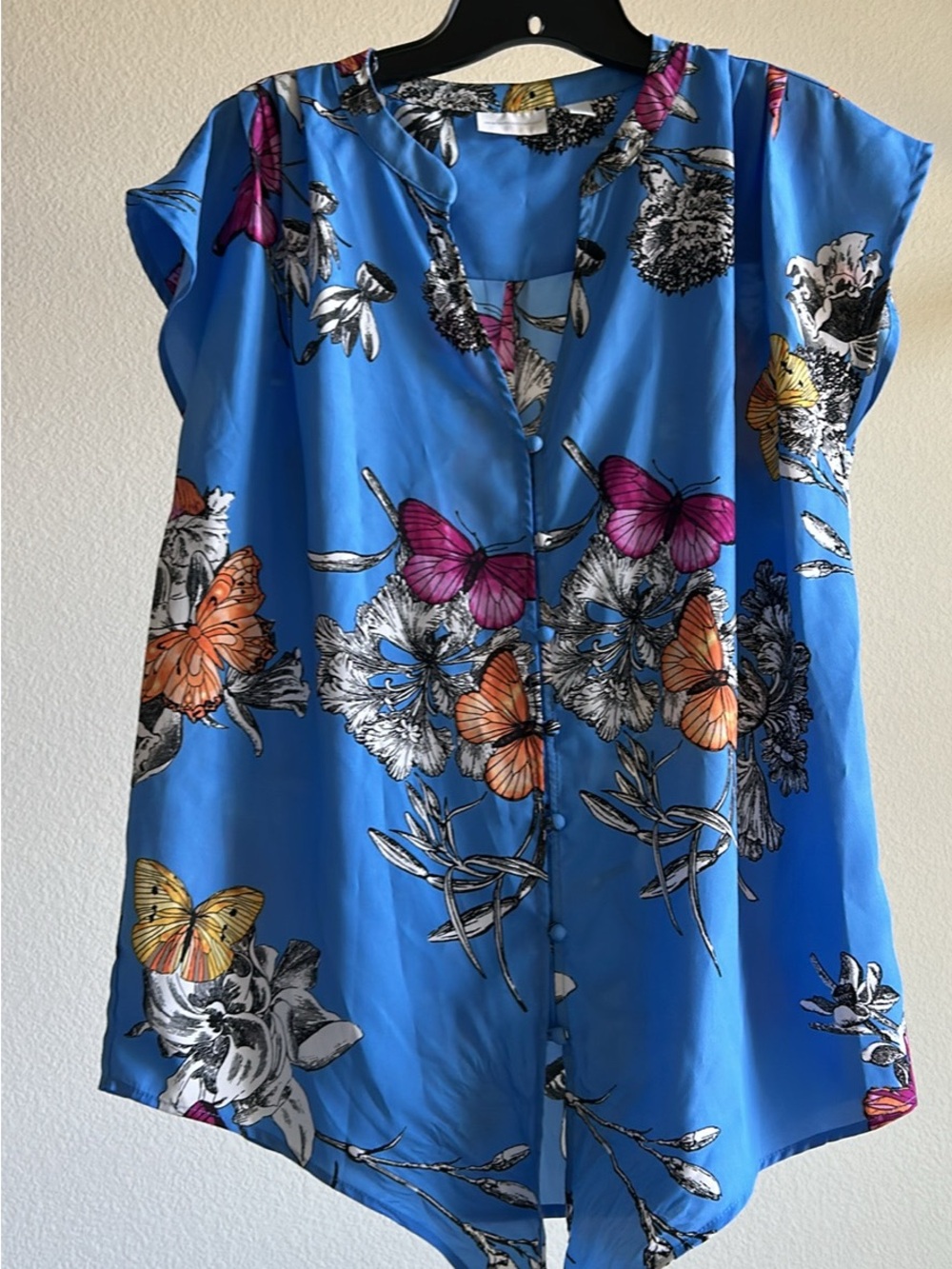 New York & Company Blue Floral Butterfly Button-Front Blouse